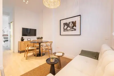 Una televisión o centro de entretenimiento en Suite Cozy
