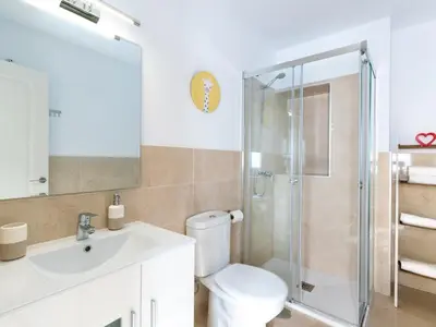 Un baño de San Julian Ático terraza