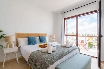 Cama o camas de una habitación en Luxury villa in Sevilla - Pool, Terrace & GameRoom