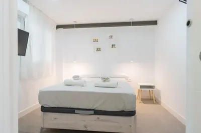 Cama o camas de una habitación en Buhaira suites, free parking and subway