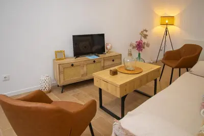 Una televisión o centro de entretenimiento en Apartamento Esencia en la Roca