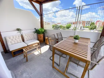Un balcón o terraza de Villa with private swimming pool in Sevilla