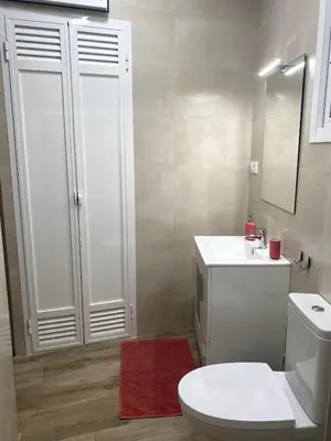 Un baño de Precioso apto cerca del Puente del Dragón