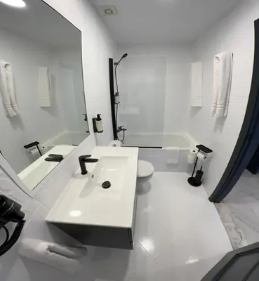 Un baño de Hotel Molinillos