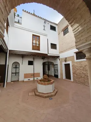 Edificio en el que se encuentra el hostal o pensión
