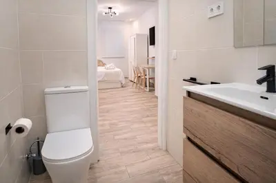 Un baño de Estudios El Arcángel de Córdoba