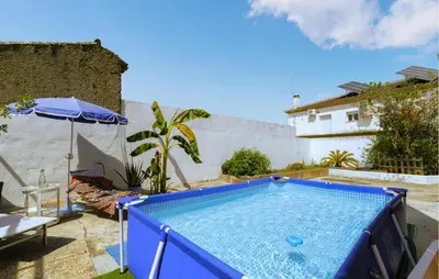 Piscina en o cerca de Amazing Home In El Pedroso With Wifi
