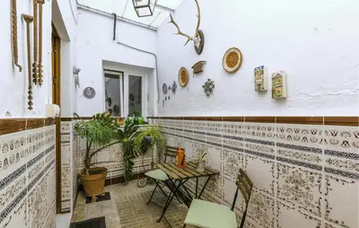 Zona de estar de Amazing Home In El Pedroso With Wifi