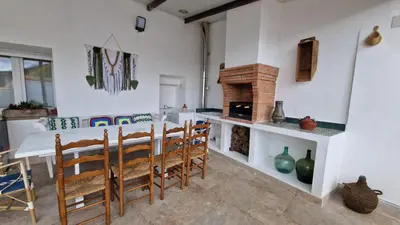 Una cocina o zona de cocina en Casa Rural La Abuela Roja