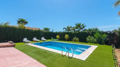 Piscina en o cerca de Cortijo El Púlpito Periana by Ruralidays