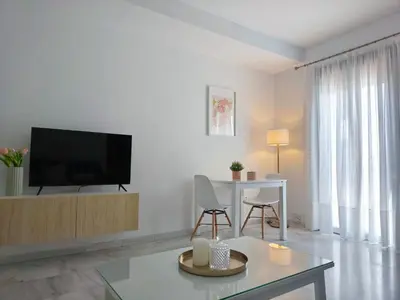 Una televisión o centro de entretenimiento en Living Sevilla & Parking gratis