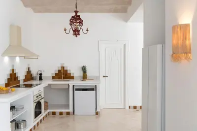 Una cocina o zona de cocina en Villa con piscina privada salada, solárium y 3 dormitorios