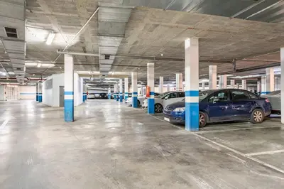Plano de loft con parking gratis frente palacio congresos