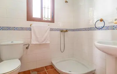 Un baño de Awesome Home In Periana