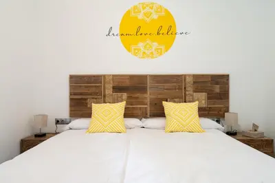 Cama o camas de una habitación en CT 390 - Faros Zen, Ohm & Yoga Retreat - Cortijo Pura Paz in Casarabonela