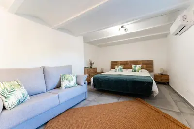 Cama o camas de una habitación en CT 390 - Faros Zen, Ohm & Yoga Retreat - Cortijo Pura Paz in Casarabonela