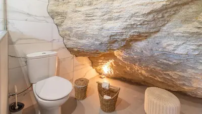 Un baño de Casa Cueva Las Chicas del Puente Setenil de las Bodegas by Ruralidays