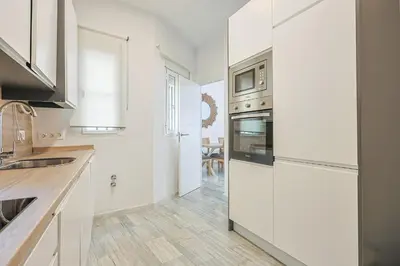 Una cocina o zona de cocina en Apartamento Peral - Vacacional Sevilla
