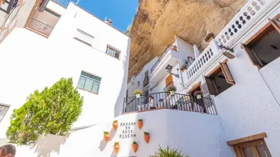 Un balcón o terraza de Casa Cueva El Puente Setenil de las Bodegas by Ruralidays