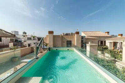 Piscina en o cerca de Apartamento con piscina Sevilla Centro Histórico