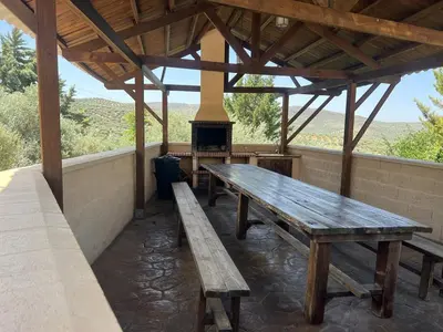 Un balcón o terraza de Relax y piscina privada para familias