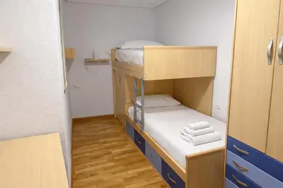 Cama o camas de una habitación en Encantador Urban Victoria apartment