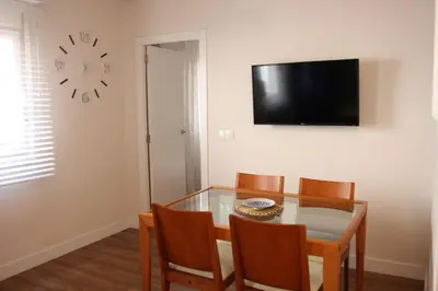 Una televisión o centro de entretenimiento en Angel's House