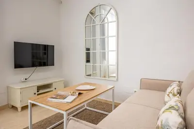 Una televisión o centro de entretenimiento en Conde Ibarra Center Suite by Valcambre
