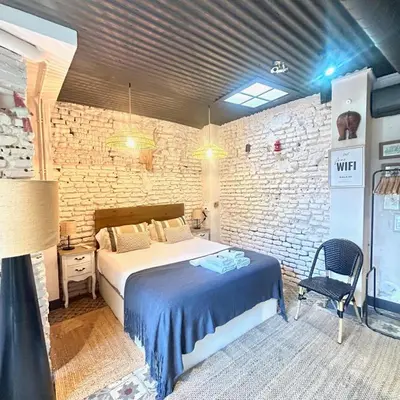 Cama o camas de una habitación en Alameda bar amazing apartment