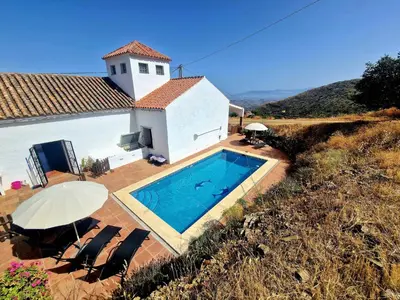 Piscina en o cerca de Rural Mountain Oasis with Pool in Almogia, Malaga