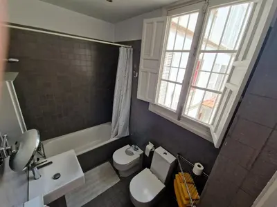 Un baño de Loft luz del Duque