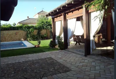Piscina en o cerca de Casa Cortijo
