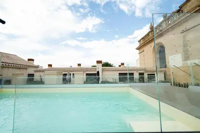 Piscina en o cerca de Los Patios de Feria - Luz de Poniente