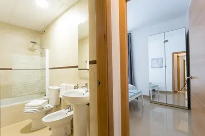 Un baño de Apartamentos Alberto Lista 9