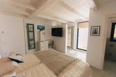 Una televisión o centro de entretenimiento en Villa El Desbarbado