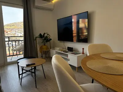 Una televisión o centro de entretenimiento en Sweet Habana Puertollano