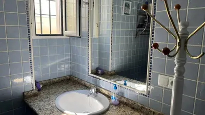 Un baño de Cortijo rural con piscina y barbacoa Archidona