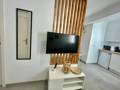 Una televisión o centro de entretenimiento en Geysotur Almogavares Suite