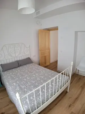 Cama o camas de una habitación en Apartamento con WiFi y aparcamiento privado