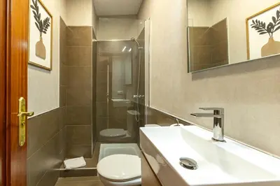 Un baño de Santa Catalina City Center by Valcambre