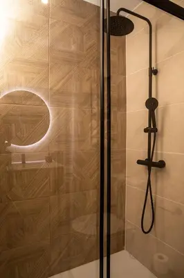 Un baño de La Casa del Gallo Alojamientos by Taberna Bolero