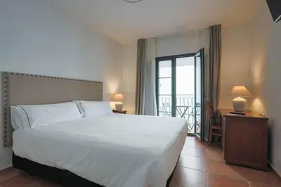 Cama o camas de una habitación en Hotel Tugasa Sierra y Cal
