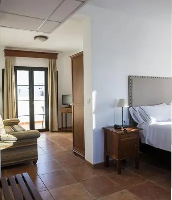 Cama o camas de una habitación en Hotel Tugasa Sierra y Cal