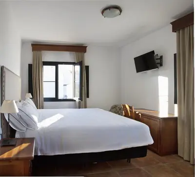 Cama o camas de una habitación en Hotel Tugasa Sierra y Cal