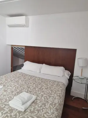 Cama o camas de una habitación en Elegant duplex in the heart of Seville