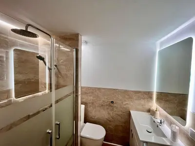 Un baño de Puerta a los Patios