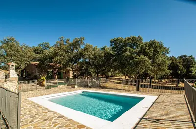 Piscina en o cerca de Alojamiento Rural Los Abuelos del Navaltorno