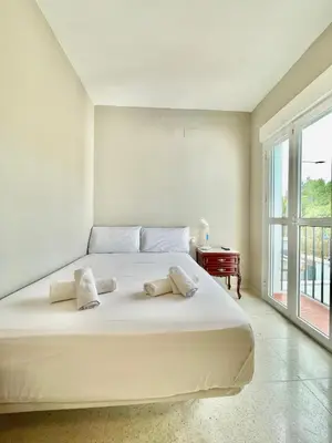 Cama o camas de una habitación en Casa con piscina Sevilla