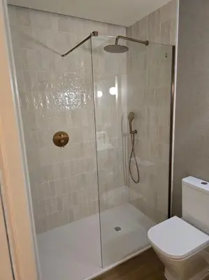Un baño de LHOME Puerta Osario Centro Ciudad