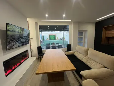 Una televisión o centro de entretenimiento en Casa Jardin Las Eras De Campotejar